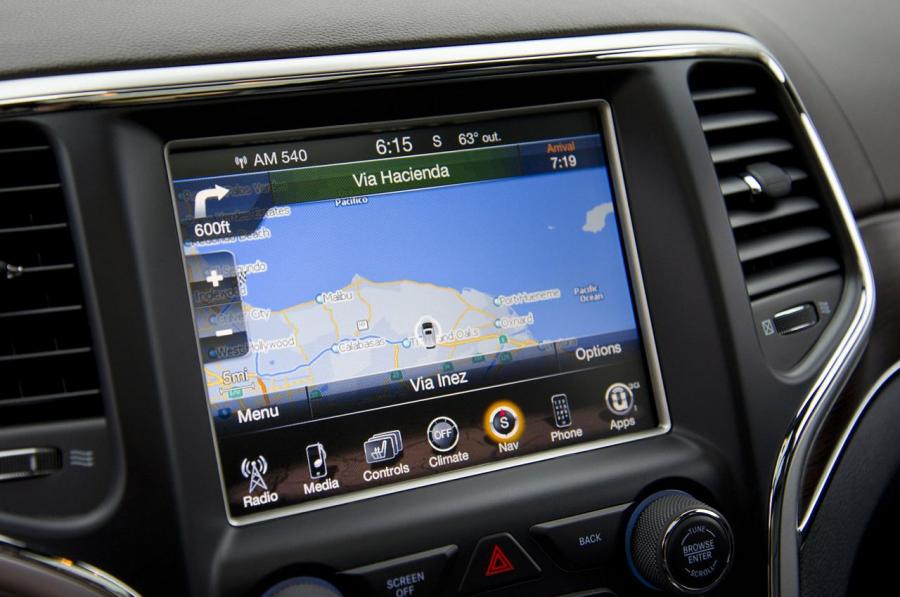  Jeep Grand Cherokee Overland 2014 года  (фото 17 из 34)
